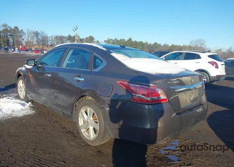 2013 Nissan Altima 2.5 Sv z USA, uszkodzony, nr VIN 1N4AL3AP0DC217857